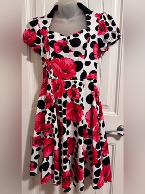HEARTS & ROSES (H&R) S POLKA DOT AND FLORAL ROCKABILLY TEA DRESS - size M